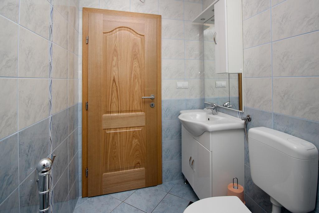 Apartments Koritnik Пунат Стая снимка