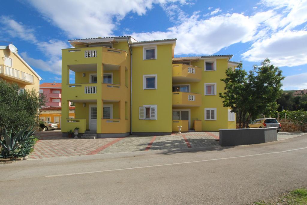 Apartments Koritnik Пунат Стая снимка