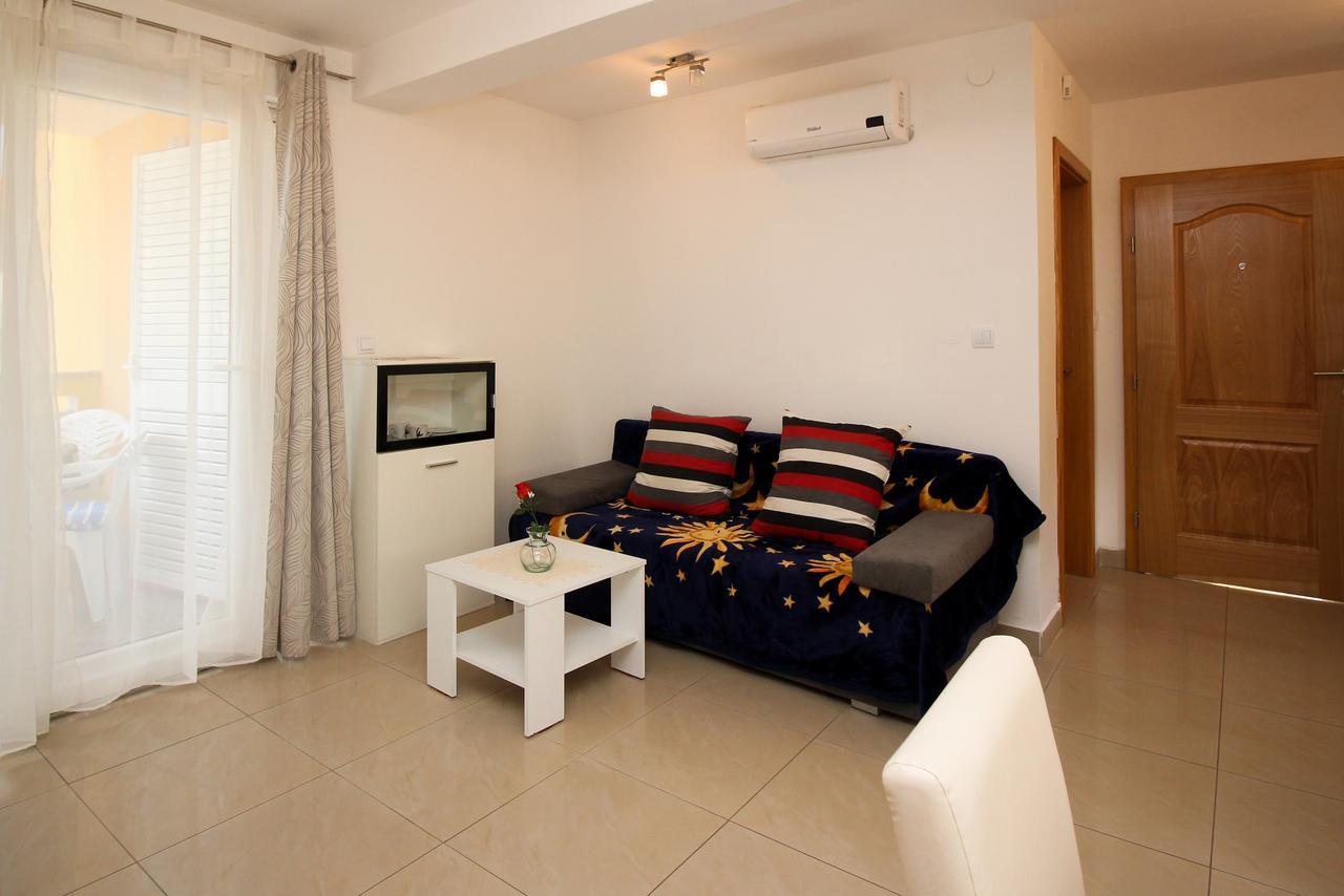 Apartments Koritnik Пунат Екстериор снимка