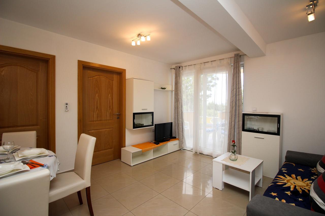 Apartments Koritnik Пунат Екстериор снимка