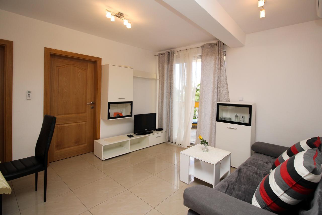 Apartments Koritnik Пунат Екстериор снимка