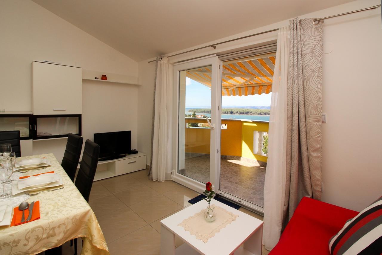 Apartments Koritnik Пунат Екстериор снимка