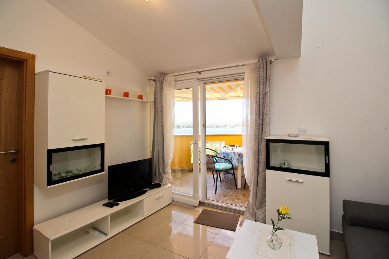 Apartments Koritnik Пунат Екстериор снимка