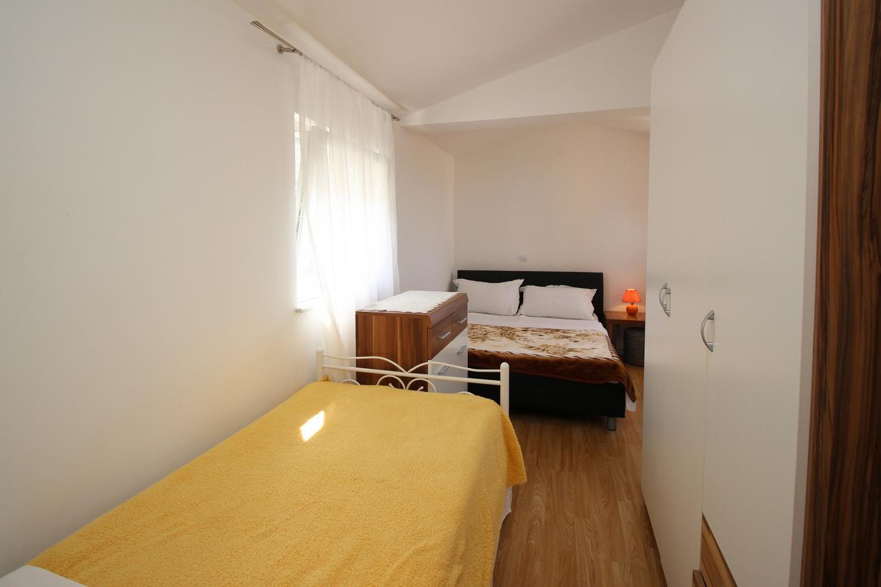 Apartments Koritnik Пунат Екстериор снимка