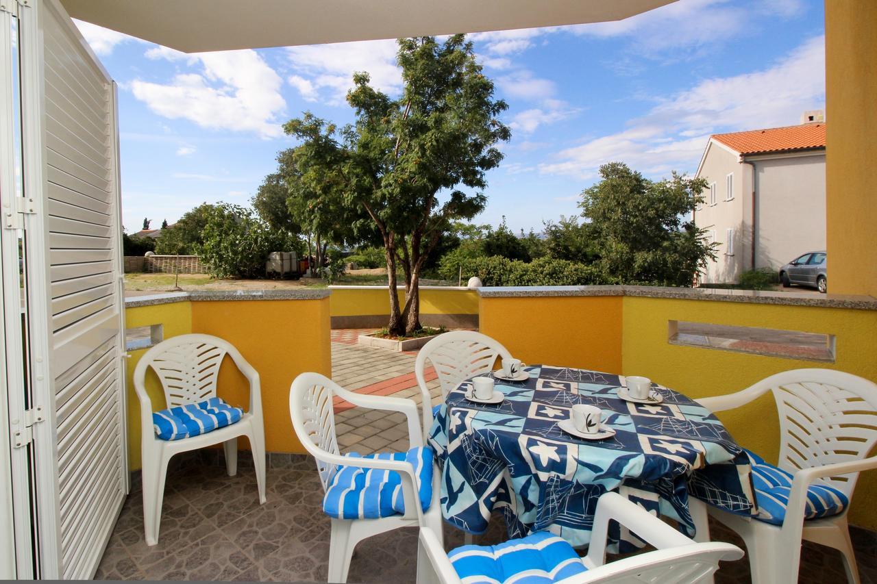 Apartments Koritnik Пунат Екстериор снимка