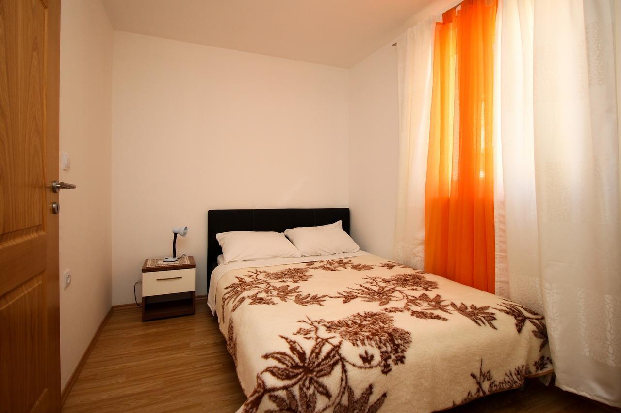 Apartments Koritnik Пунат Екстериор снимка