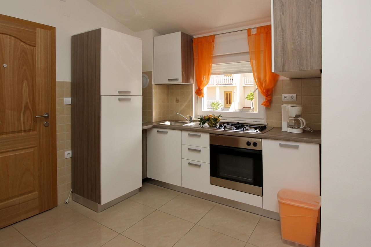 Apartments Koritnik Пунат Екстериор снимка